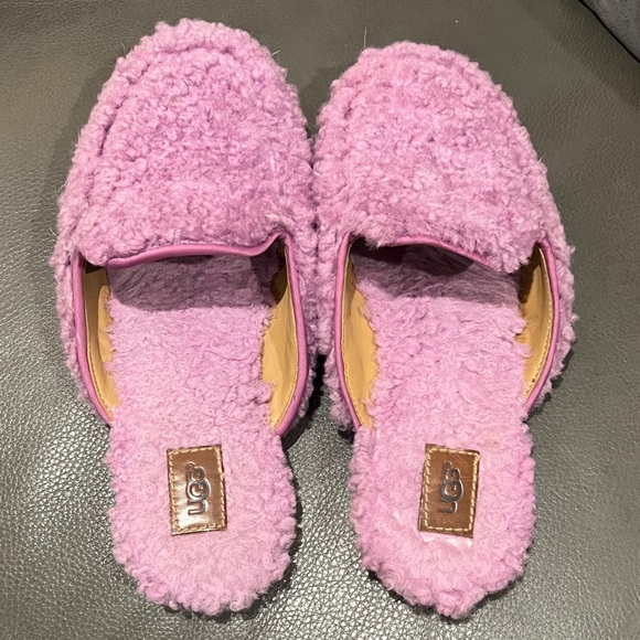 UGG Women's Pink Fuzzy Slide Slippers size 6 - Picture 4 of 9